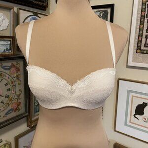 B.Temptd b.enticing Strapless White Lace Underwire Bra 954237 Size 36B